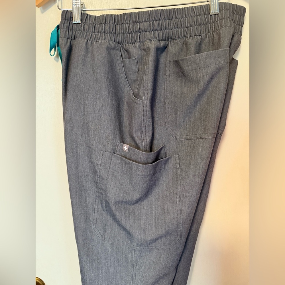 Heather Graphite Yola scrub pants - M/T - Picture 9 of 10